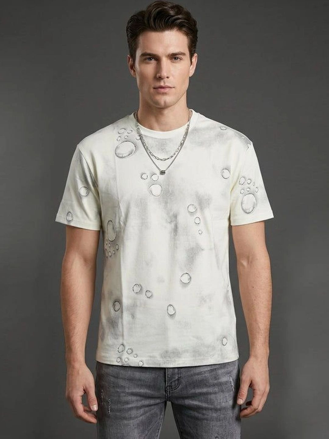 Tie-Dye Chain T-Shirt – Bold Design, Streetwear Style.