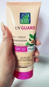Astaberry UV Guard Intensive Moisturizer with SPF 20 PA++ in a 100ml package.